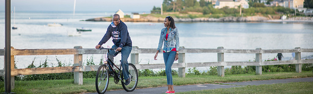 SMCC-students-on-campus-by-ocean