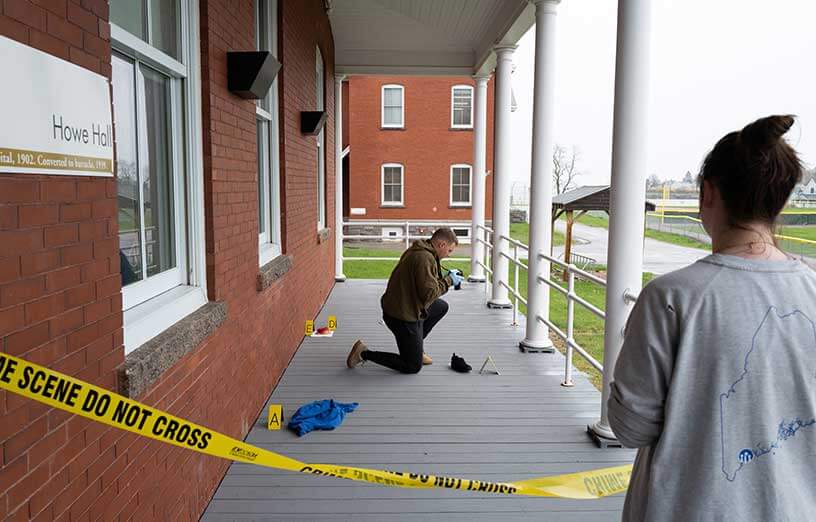 public-safety-crime-scene-with-students-inspecting