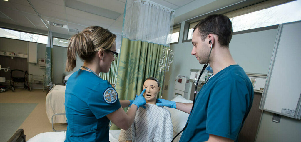 SMCC-Maine-nursing-students-in-nursing-lab