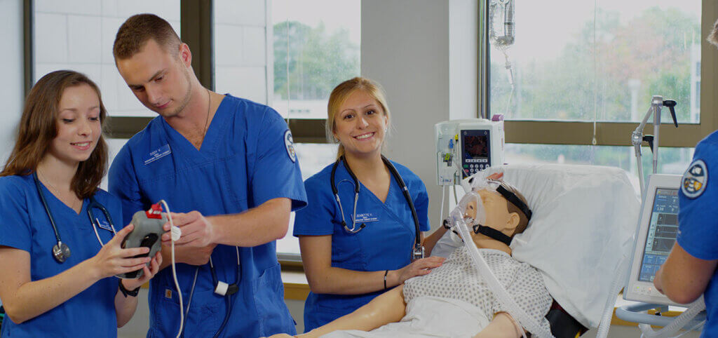 SMCC-Maine-respiratory-therapy-students-in-healthcare-setting