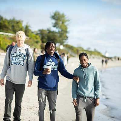 students-at-willard-beach-SMCC-Maine-campus