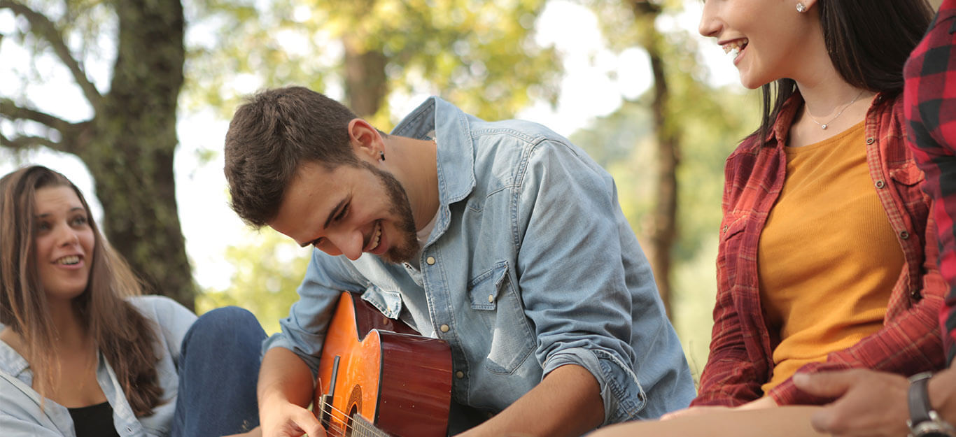 music-students-guitar