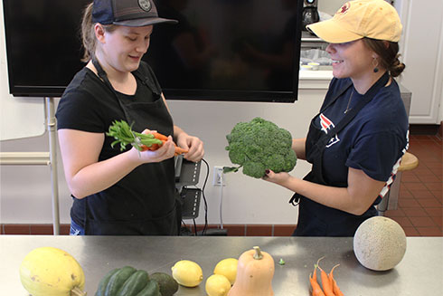 Nutrition-Dietetics-Students-with-produce-photo