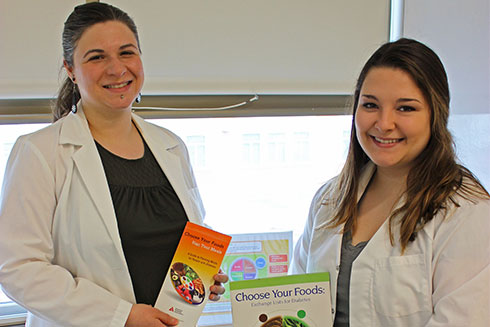 Nutrition-Dietetics-Students-with-nutrition-brochures