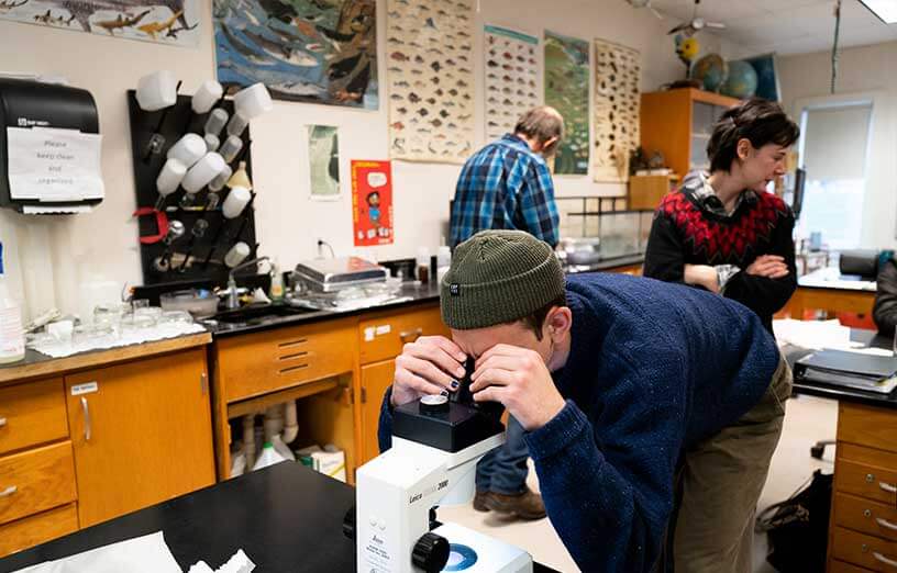 SMCC-Maine-students-in-science-lab-with-microscope