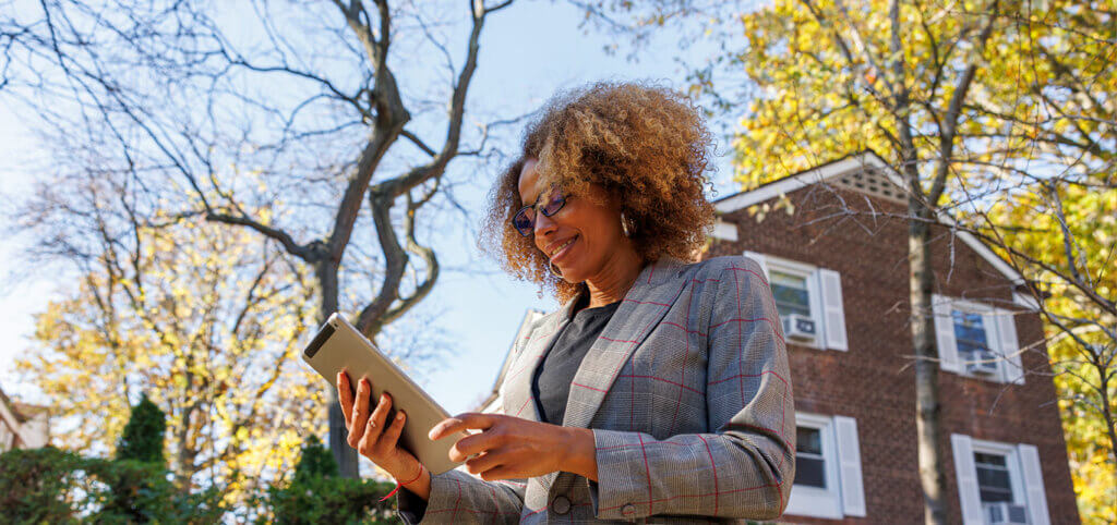 property-manager-with-tablet-at-apartment-complex