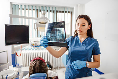 dental-assistant-with-x-ray