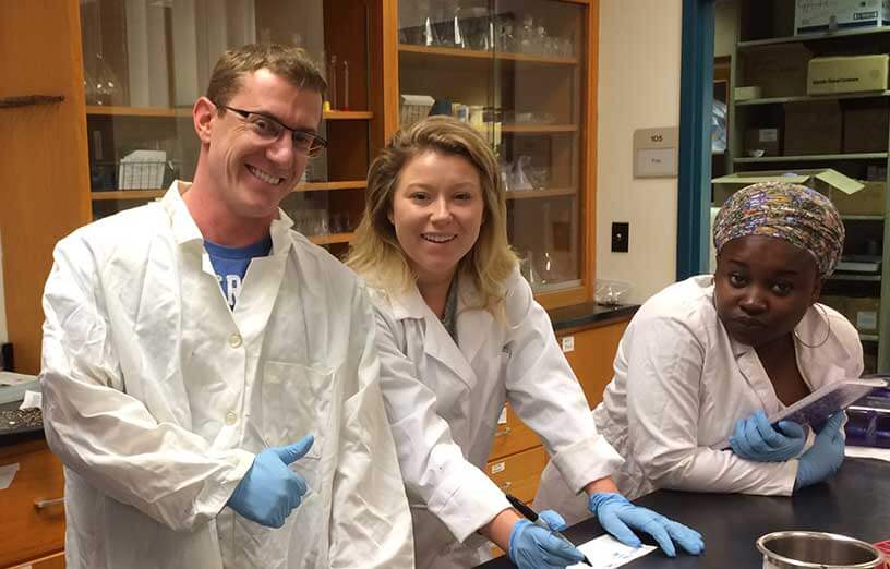 SMCC-Maine-students-in-lab-group-photo