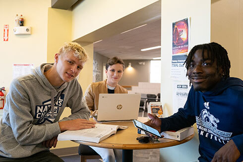 SMCC-maine-students-on-campus-with-laptop