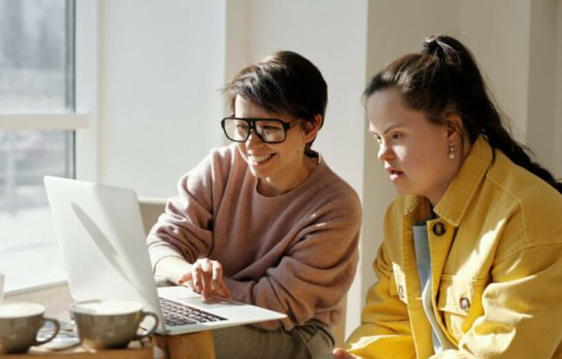 students-reading-books-together