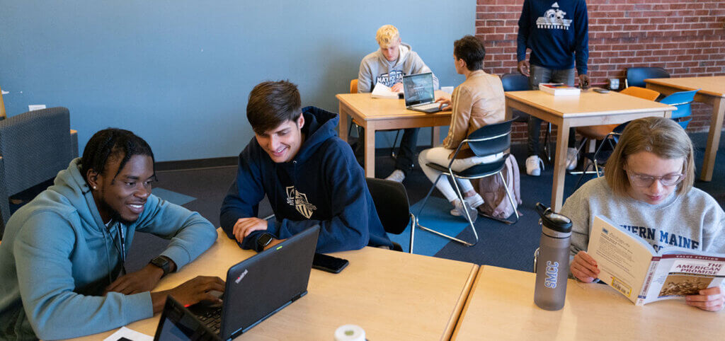 Banner Free College1 1366x643 11 25