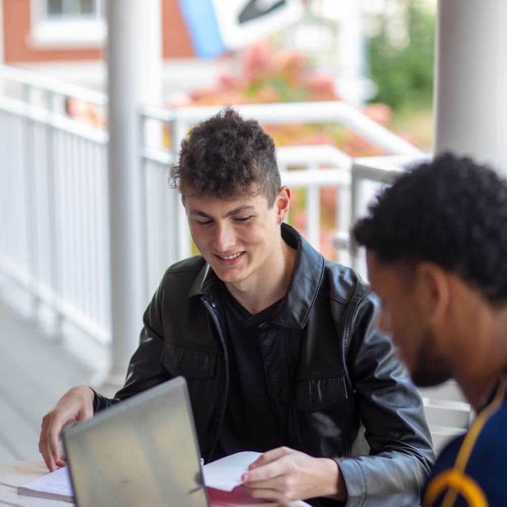 students laptop 1000x1000